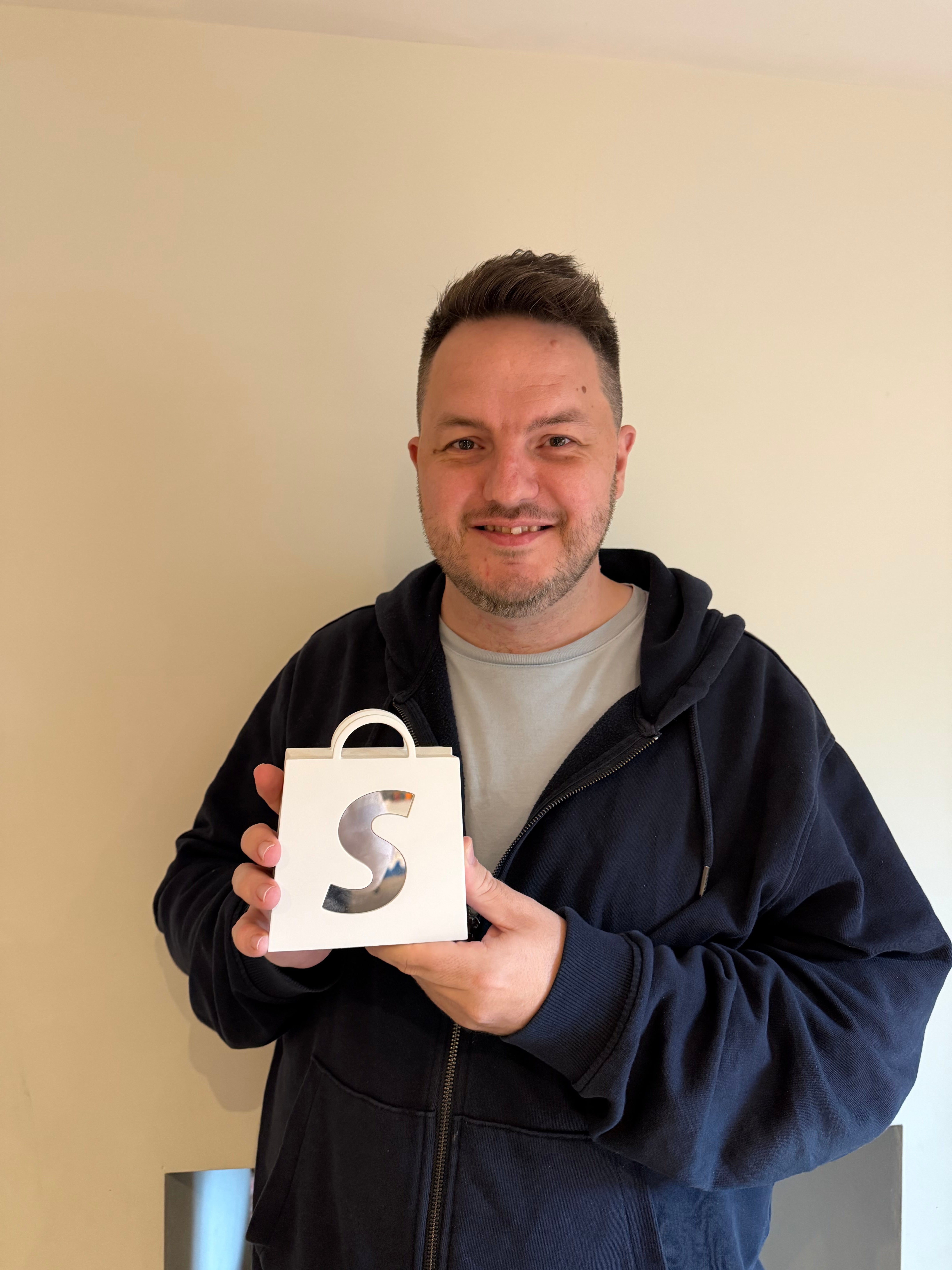 Dean Keating with his Shopify 10K Award